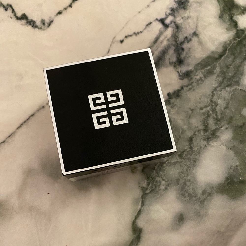 Givency Prisme Libre Enhanced Radiance powder